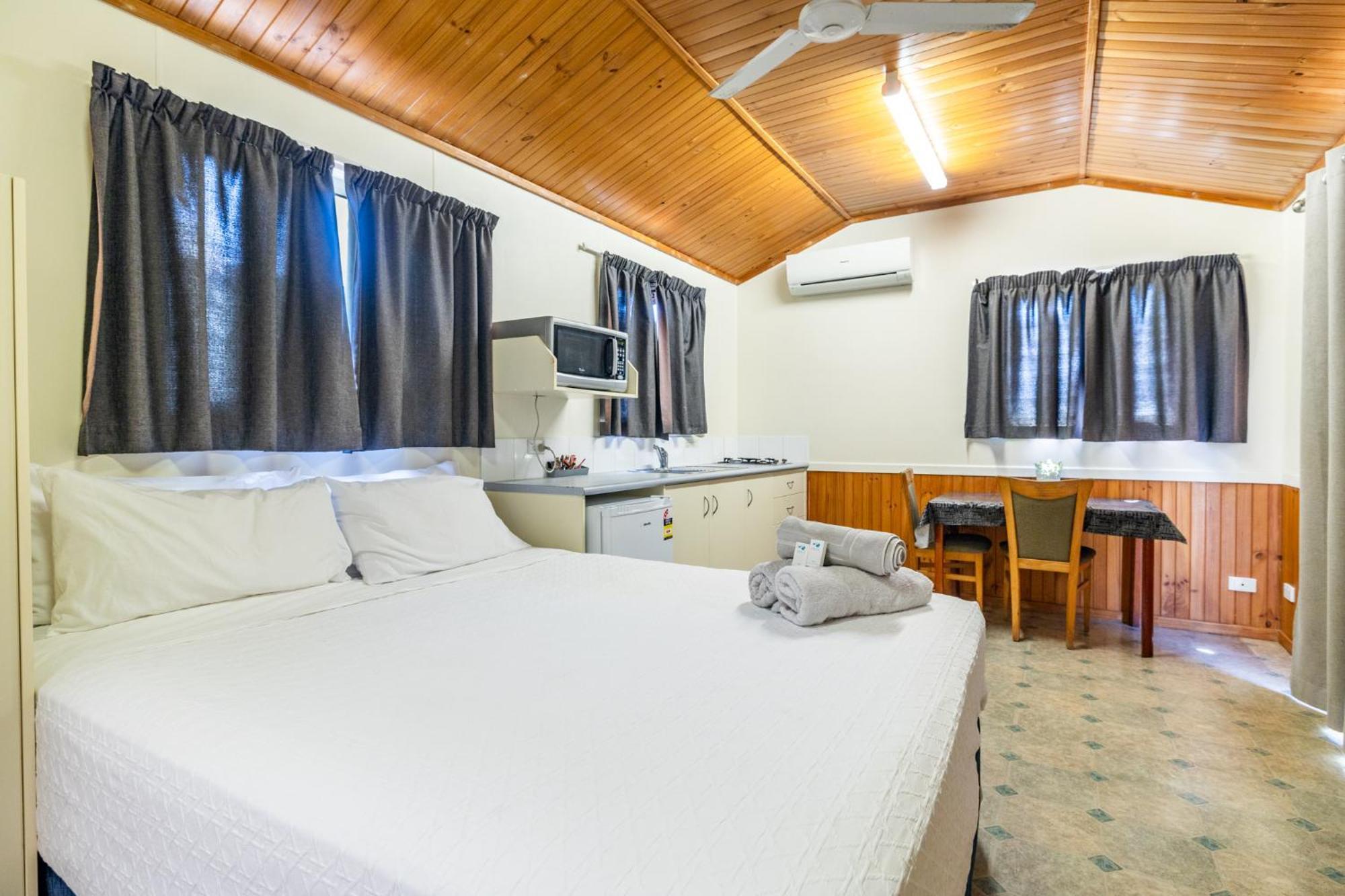 Harbour Lights Tourist Park Hotel Bowen Exterior foto